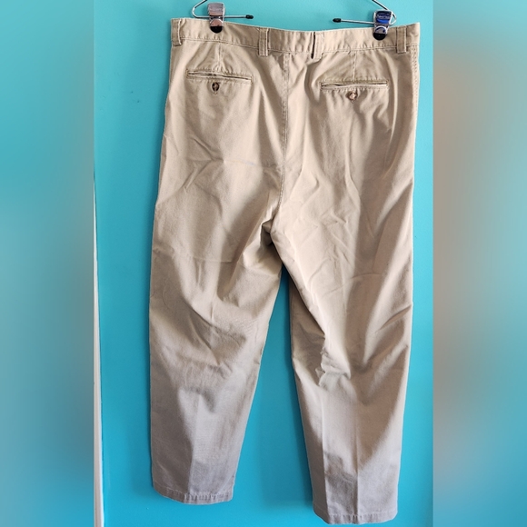 Gap Easy Fit Men's Khaki Pleated Front Pants Size 40/32 - Picture 2 of 8